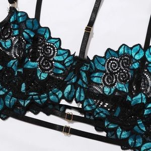 Lingerie blue & black lacy details size large NWT